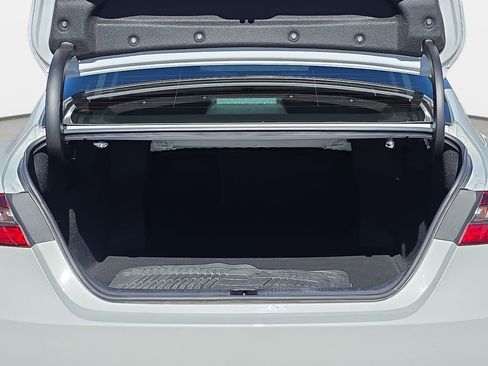 Used 2023 Toyota Camry SE image 12