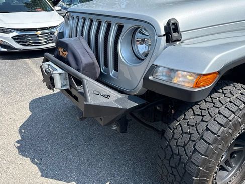 Used 2022 Jeep Wrangler Unlimited Sahara w/ Cold Weather Group AWD/4WD image 12