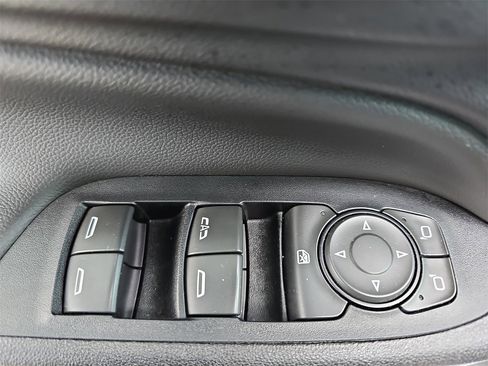 Used 2018 Chevrolet Equinox LT image 32