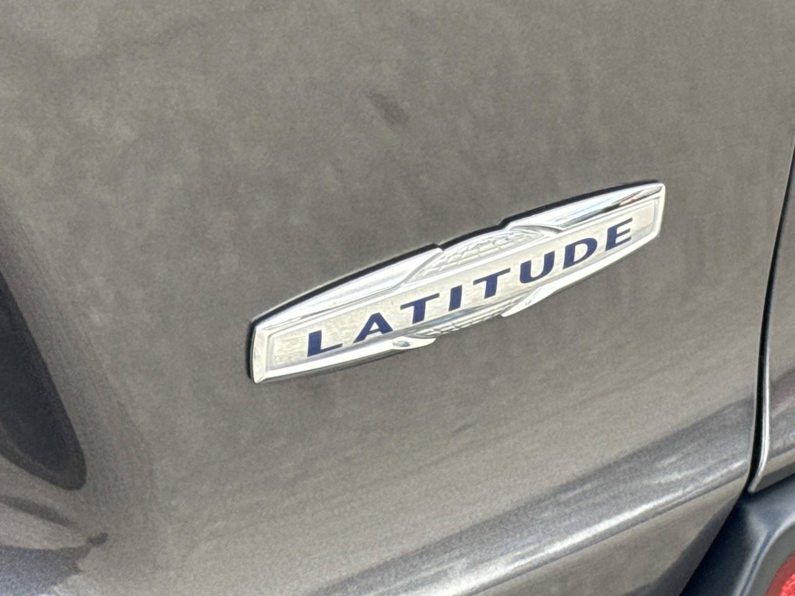 Used 2019 Jeep Cherokee Latitude Plus FWD image 8