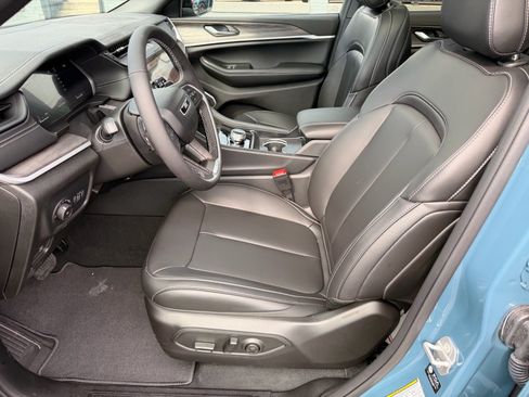 New 2026 Jeep Grand Cherokee Limited w/ Limited Altitude Package AWD/4WD image 8