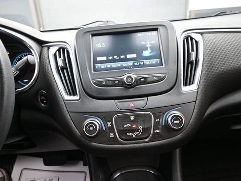 Used 2018 Chevrolet Malibu LT FWD image 10