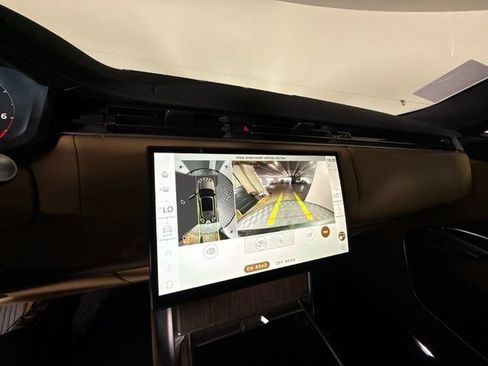 Used 2025 Land Rover Range Rover SE AWD/4WD image 22