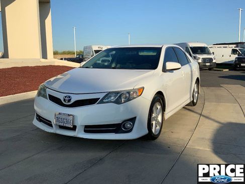 Used 2014 Toyota Camry SE image 1