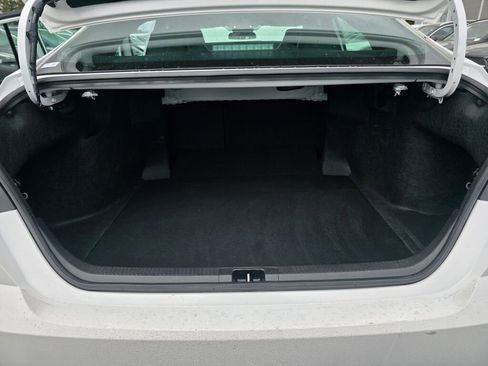 Used 2025 Toyota Camry SE image 11