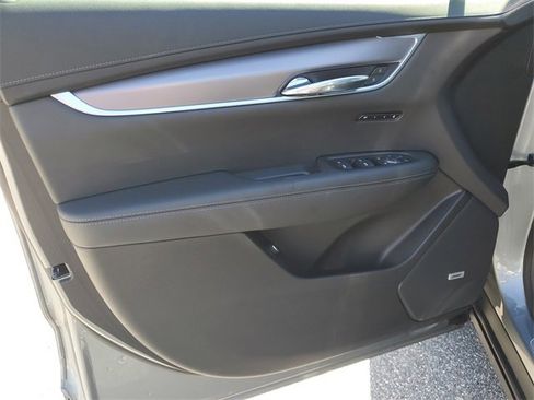 Used 2023 Cadillac XT6 Luxury image 20