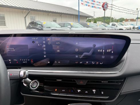 Used 2025 Buick Envision Preferred AWD/4WD image 10