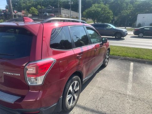 Used 2018 Subaru Forester 2.5i Premium w/ All-Weather Package AWD/4WD image 14