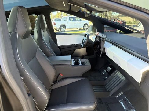 Used 2024 Tesla Cybertruck AWD Crew Cab image 34