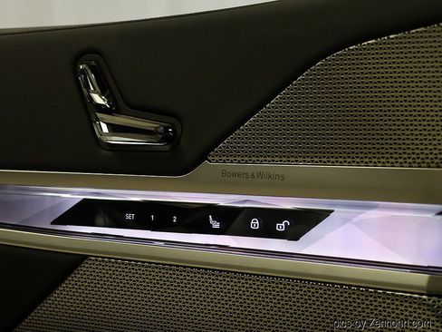 Used 2026 BMW 760i xDrive w/ Executive Package image 10