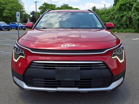 Certified 2023 Kia Niro EX FWD image 2