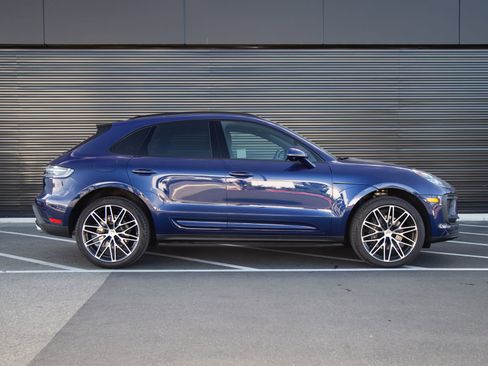 Certified 2026 Porsche Macan AWD/4WD image 8