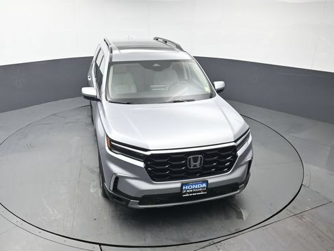 Certified 2025 Honda Pilot Touring image 49