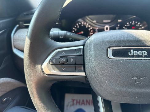Used 2025 Jeep Compass Latitude w/ Sun & Sound Group AWD/4WD image 17