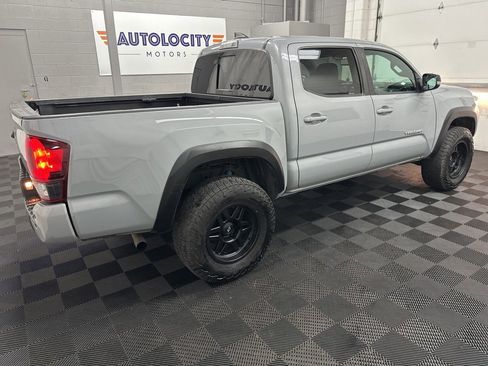 Used 2019 Toyota Tacoma TRD Off-Road image 10