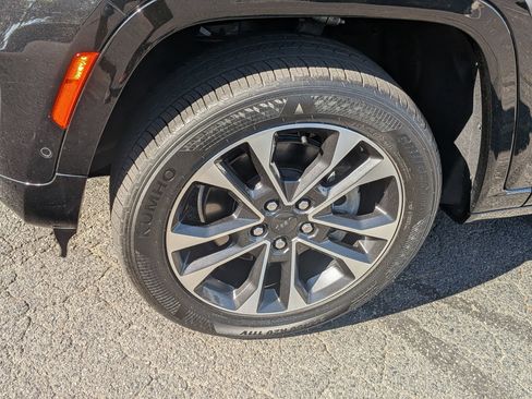 Used 2022 Jeep Grand Cherokee L Overland w/ Advanced Protech Group III AWD/4WD image 12