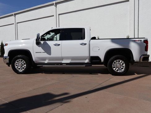 Used 2024 Chevrolet Silverado 2500 LTZ w/ LTZ Plus Package AWD/4WD image 4
