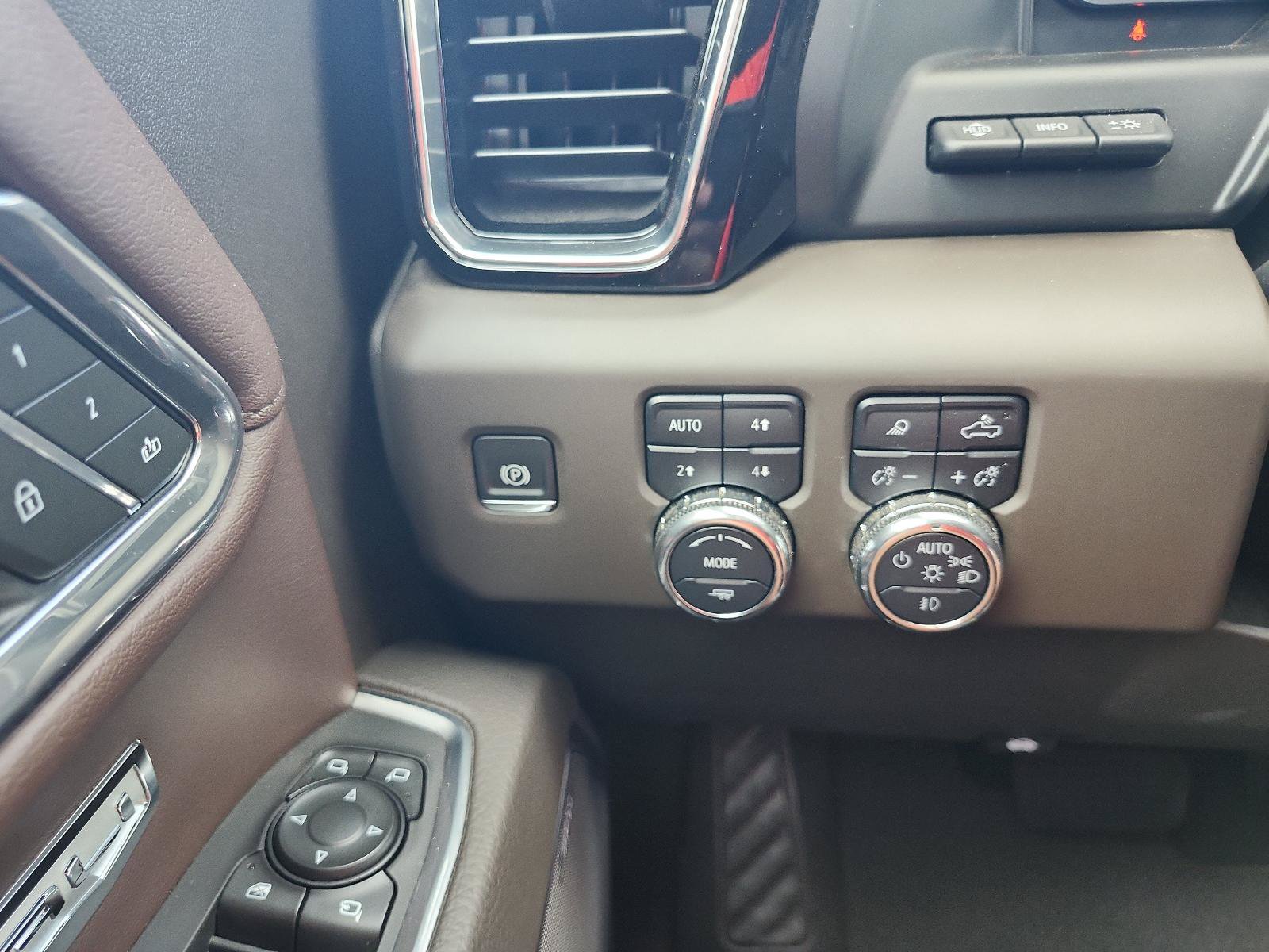 Used 2025 GMC Sierra 1500 Denali w/ Denali Reserve Package AWD/4WD image 28