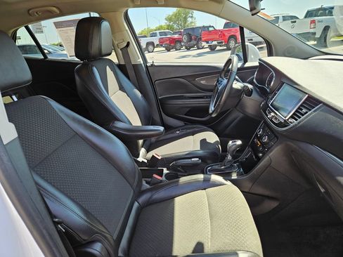Used 2021 Buick Encore Preferred FWD image 32