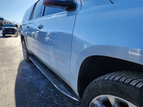 Used 2020 Chevrolet Suburban Premier image 37