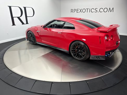 Used 2018 Nissan GT-R Premium AWD/4WD image 7