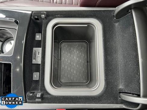 Used 2022 Cadillac Escalade ESV Premium Luxury Platinum image 28