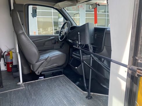 Used 2005 Chevrolet Express 3500 w/ School Bus Package RWD image 19