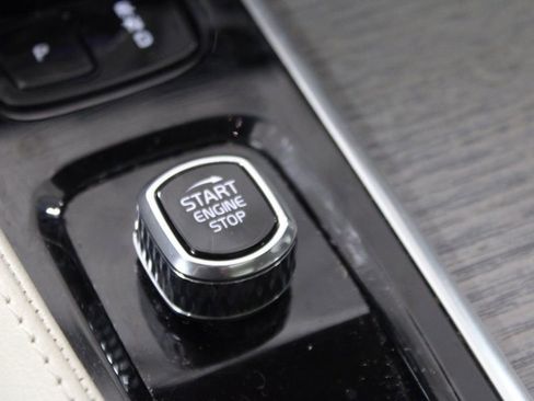 Used 2024 Volvo XC90 B6 Ultimate w/ Lounge Package image 27