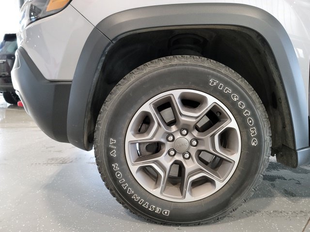 Used 2020 Jeep Cherokee Trailhawk w/ Comfort/Convenience Group AWD/4WD image 11