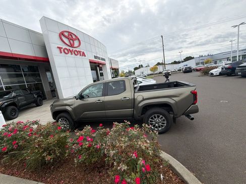 Used 2025 Toyota Tacoma Limited w/ Tow Tech Package AWD/4WD image 7