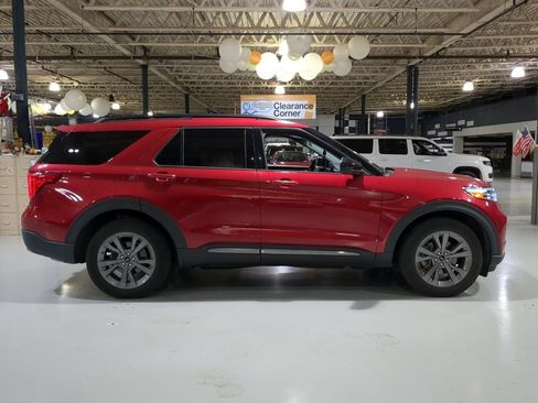 Used 2022 Ford Explorer XLT w/ Equipment Group 202A AWD/4WD image 7