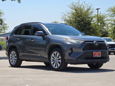 Used 2021 Toyota RAV4 XLE Premium FWD image 7