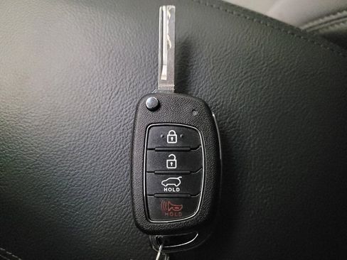 Used 2018 Hyundai Santa Fe SE image 32