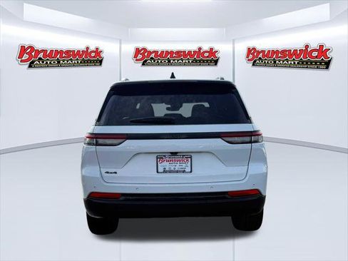 Certified 2023 Jeep Grand Cherokee Altitude image 5