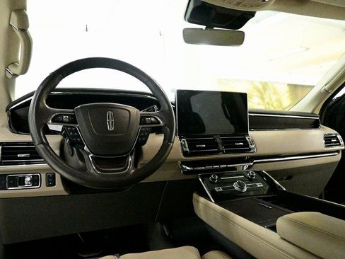 Used 2024 Lincoln Navigator Reserve image 12