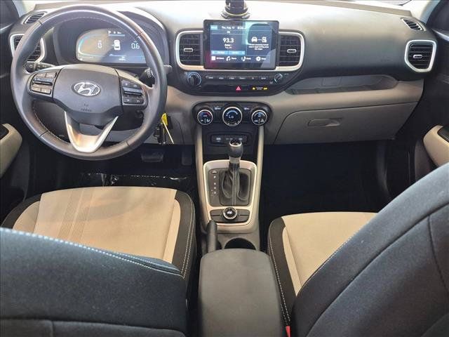 Used 2023 Hyundai Venue SEL FWD image 16