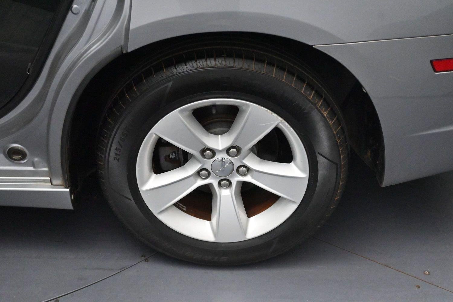 Used 2013 Dodge Charger SE RWD image 25