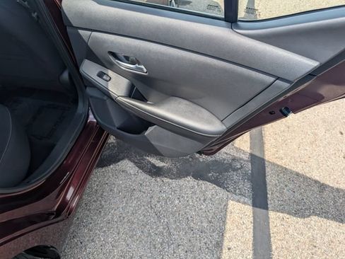 Used 2022 Nissan Sentra SV FWD image 6
