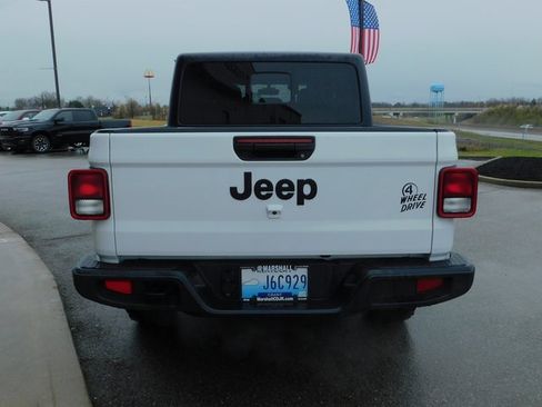 Used 2023 Jeep Gladiator Willys image 22