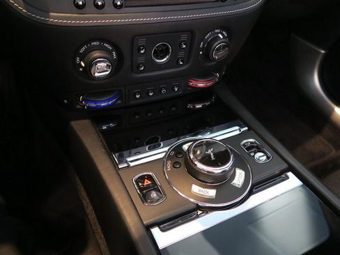 Used 2017 Rolls-Royce Dawn image 21