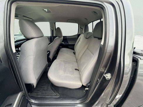Used 2017 Toyota Tacoma SR5 w/ Tow Package AWD/4WD image 23