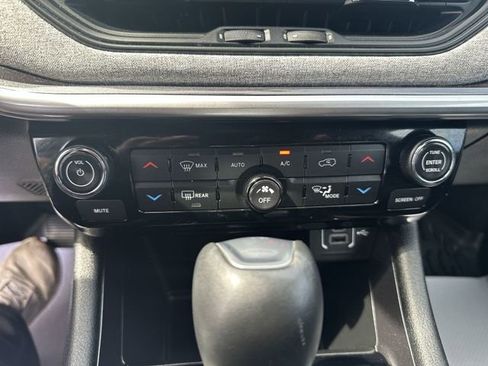Used 2023 Jeep Compass Latitude w/ Convenience Group AWD/4WD image 38