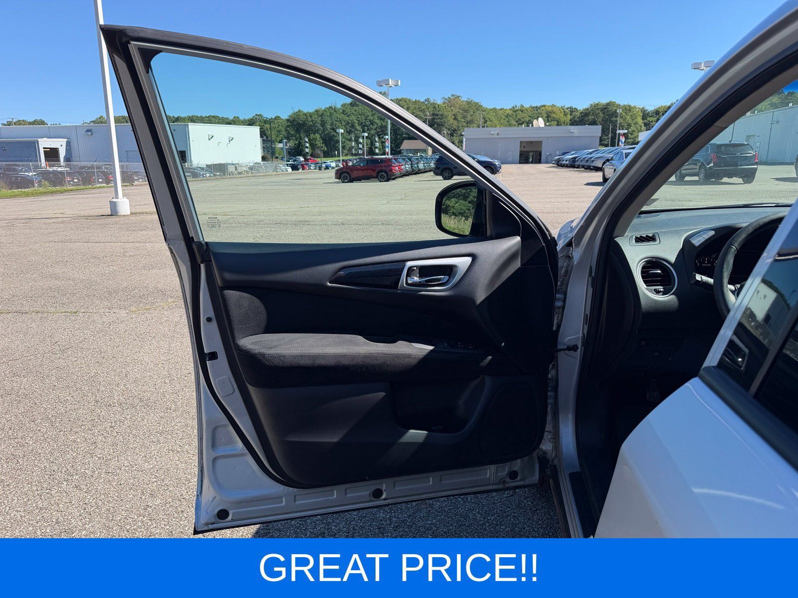 Used 2016 Nissan Pathfinder SV AWD/4WD image 12