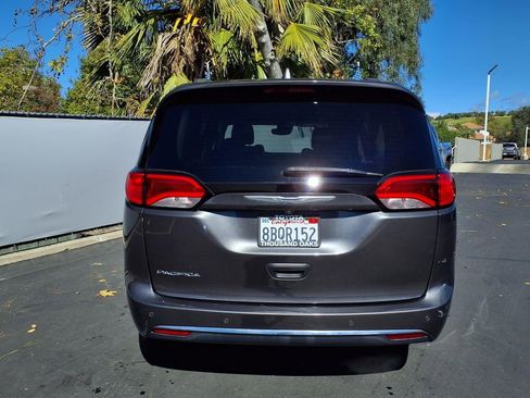 Used 2017 Chrysler Pacifica Touring-L Plus image 6