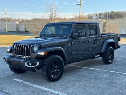 Used 2021 Jeep Gladiator Sport image 9