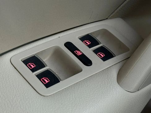 Used 2012 Volkswagen Passat 2.5 SE image 24