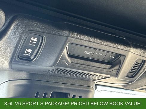 Used 2025 Jeep Wrangler Unlimited Sport AWD/4WD image 32
