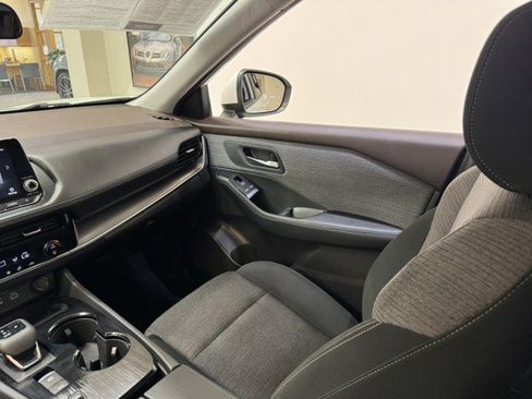 Used 2022 Nissan Rogue SV image 10