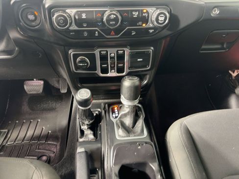 Used 2018 Jeep Wrangler Unlimited Sport S image 17