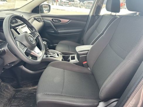 Used 2020 Nissan Rogue Sport S image 9